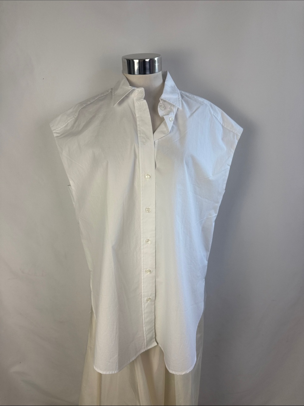 BANANA REPUBLIC WHITE OVERSIZED BUTTON sleeveless TOP